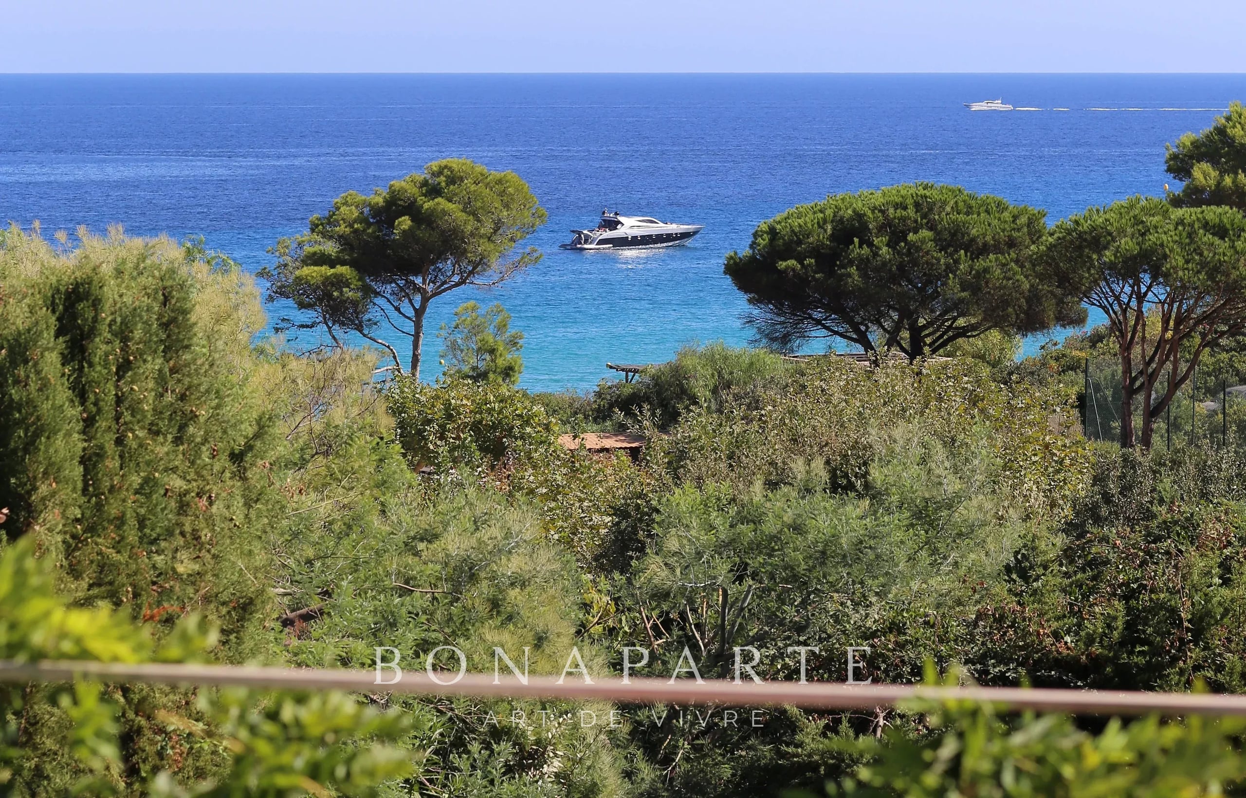 ESTATE OF L'ESCALET RAMATUELLE - CONTEMPORARY VILLA 150 M FROM THE BEACH